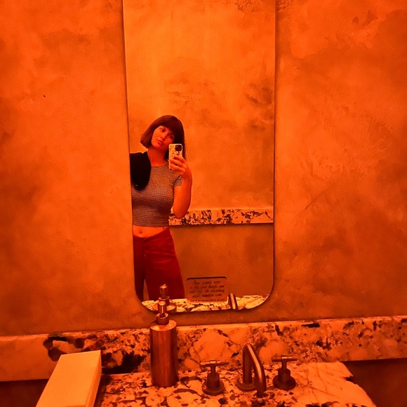 Meet your Posher, Dominique - Picture 1 of 1